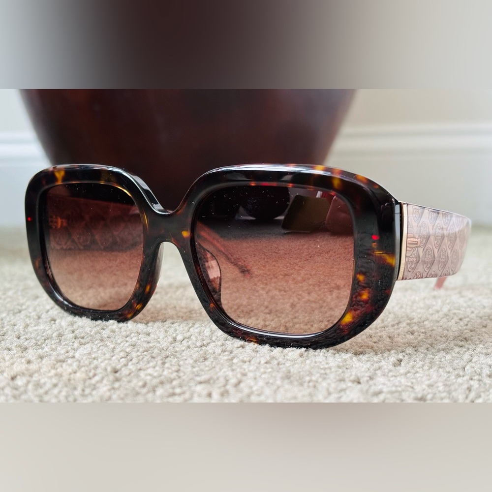 Brand New Never Worn Tory Burch Sunglasses